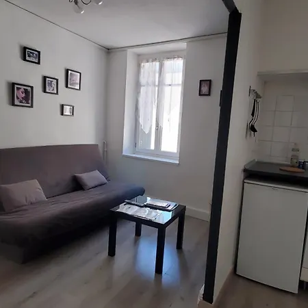 Republique Centre Apartment