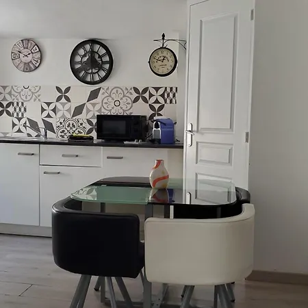 Republique Centre Apartment