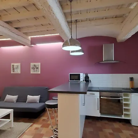Republique Centre Apartment